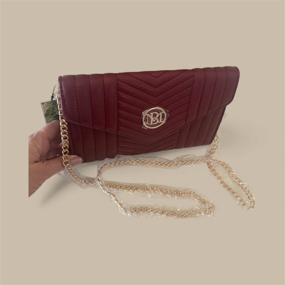 NWT Badgley Mischka Wine Quilted Center Crossbody Bag Gold Chain Strap 9”x6”x2”